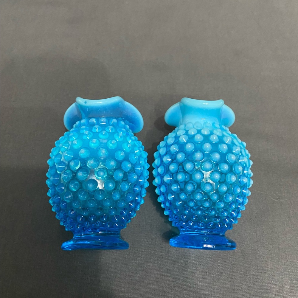 Vintage FENTON Blue Opalescent Hobnail Mini Ruffled Vases Pair #3953 Mid-Century - Picture 13 of 14